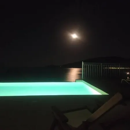 Augustela Seaview Vacation Villa *